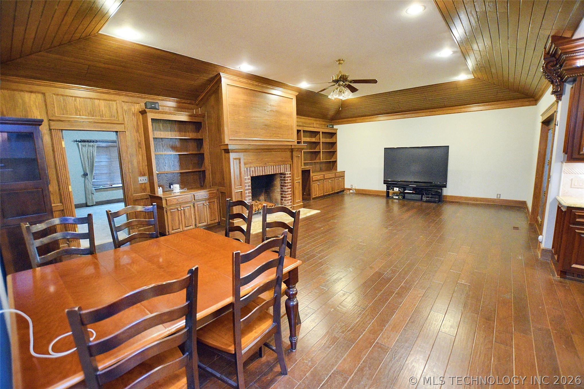 720 S East Avenue Property Photo 18