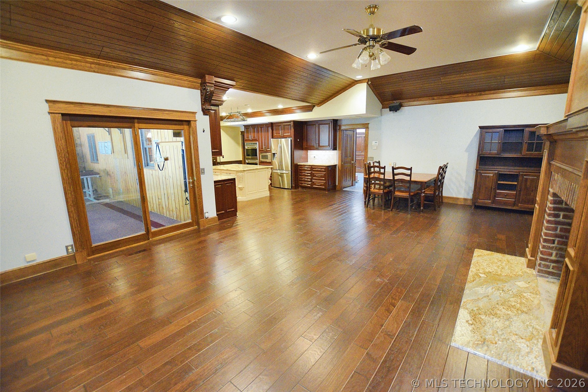 720 S East Avenue Property Photo 20