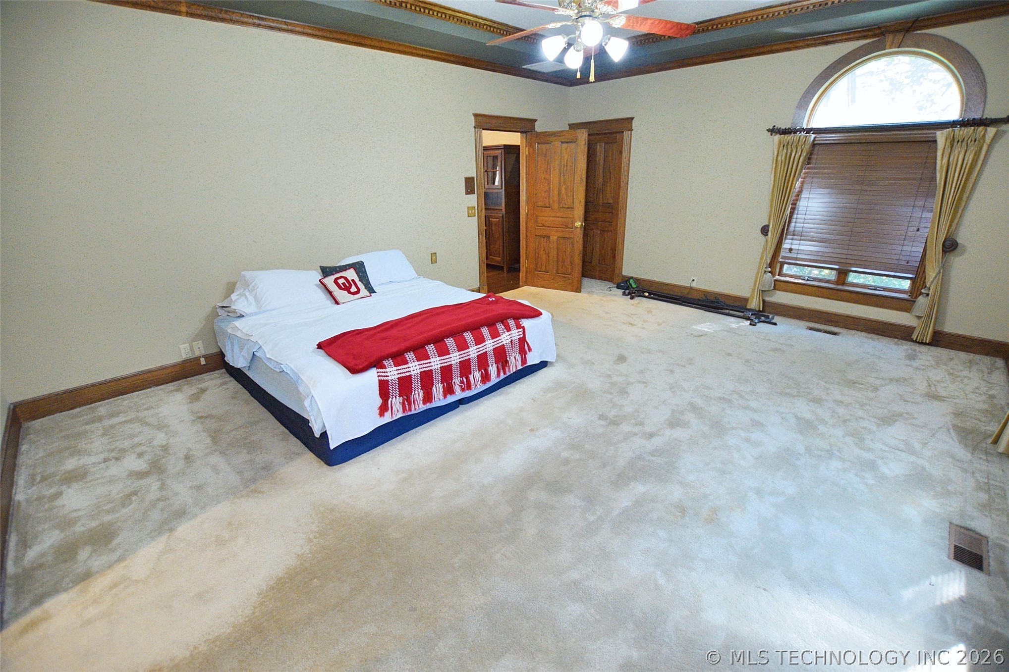 720 S East Avenue Property Photo 23