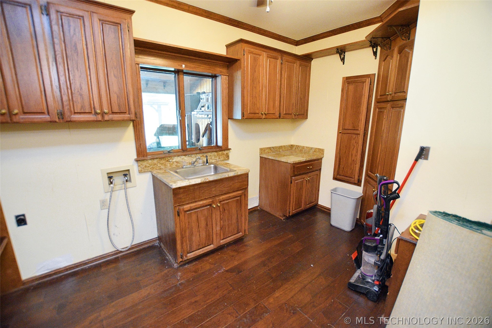 720 S East Avenue Property Photo 47