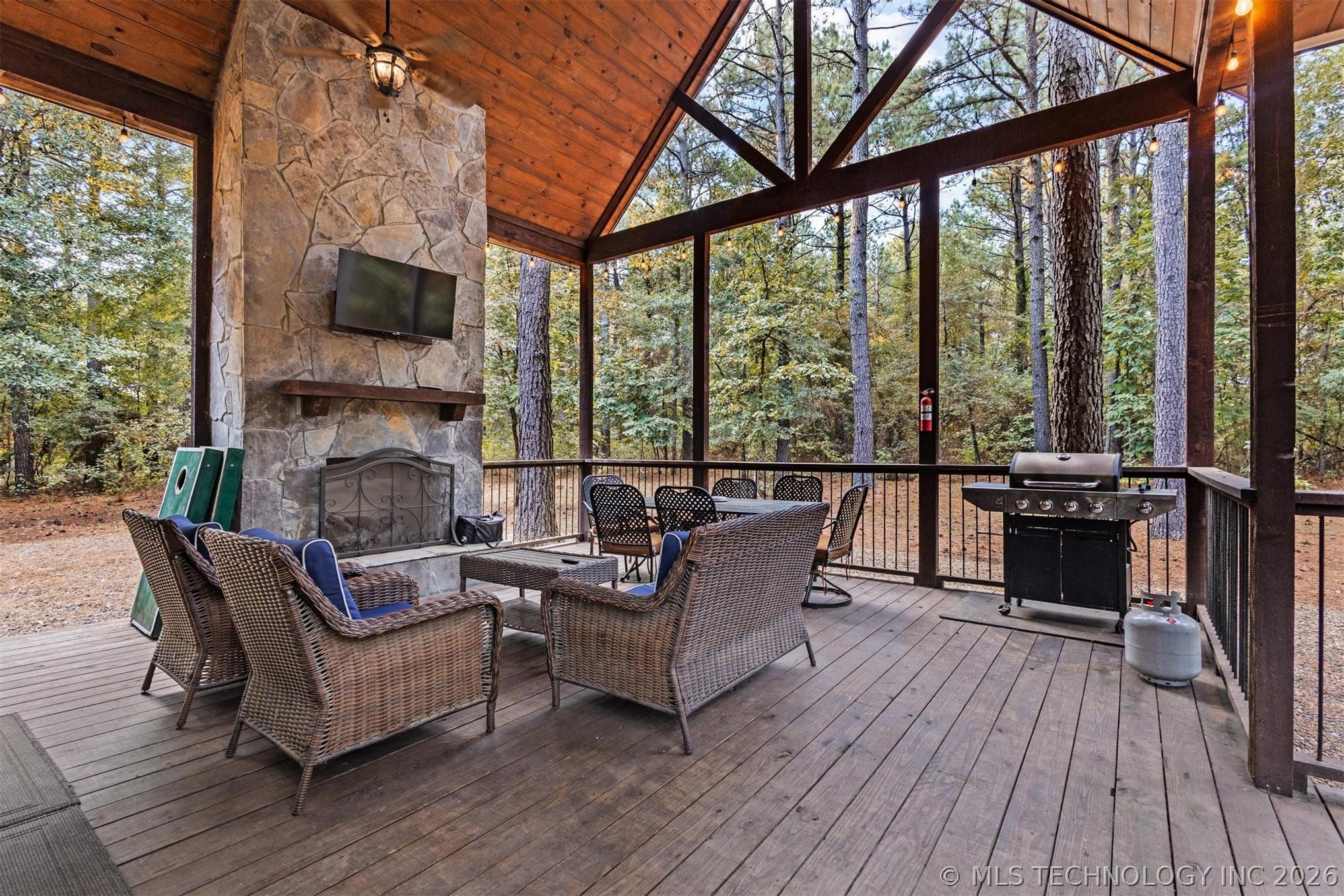 135 Stone Pine Property Photo 4