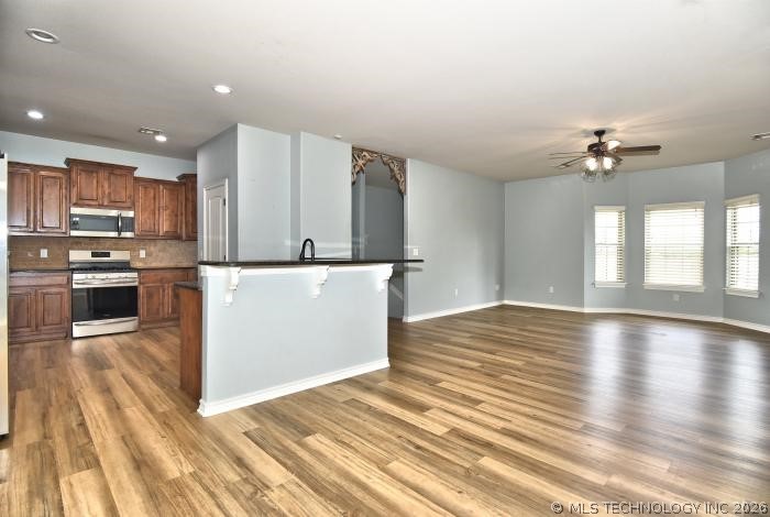 1810 S Stephanie Street Property Photo 4