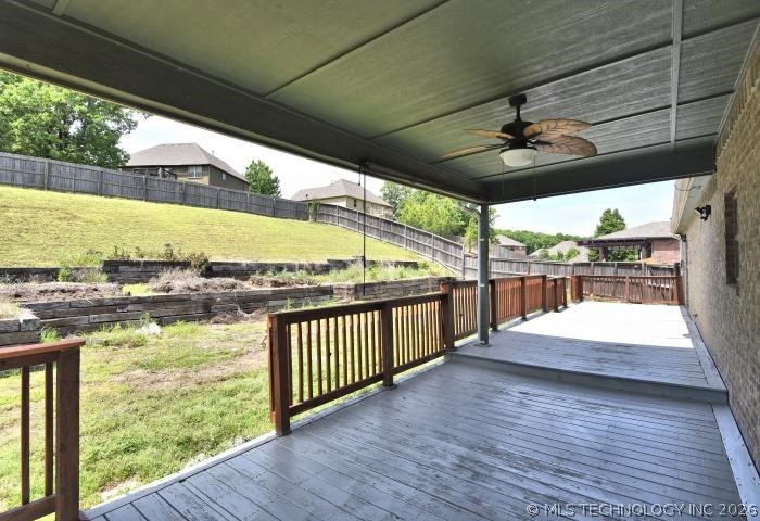 1810 S Stephanie Street Property Photo 5