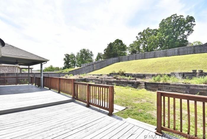 1810 S Stephanie Street Property Photo 8