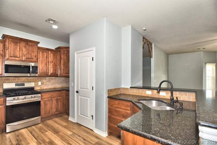 1810 S Stephanie Street Property Photo 12