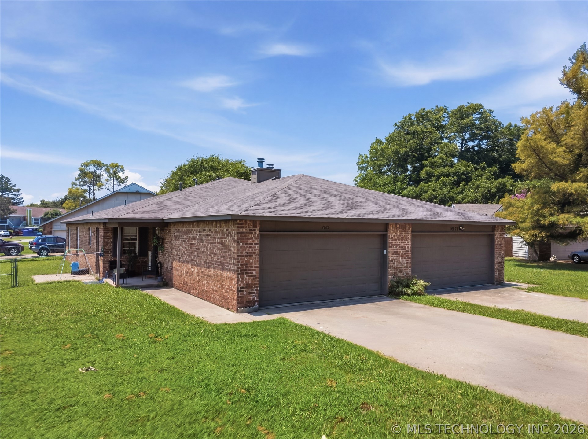 6658 S Utica Place Property Photo 3