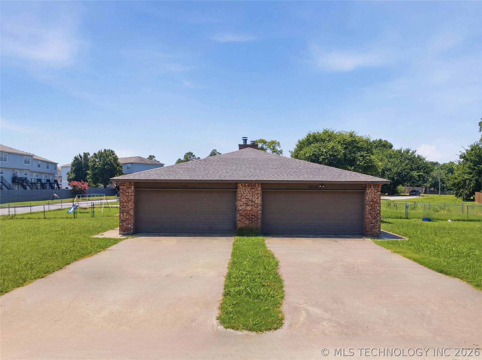 6658 S Utica Place Property Photo 5