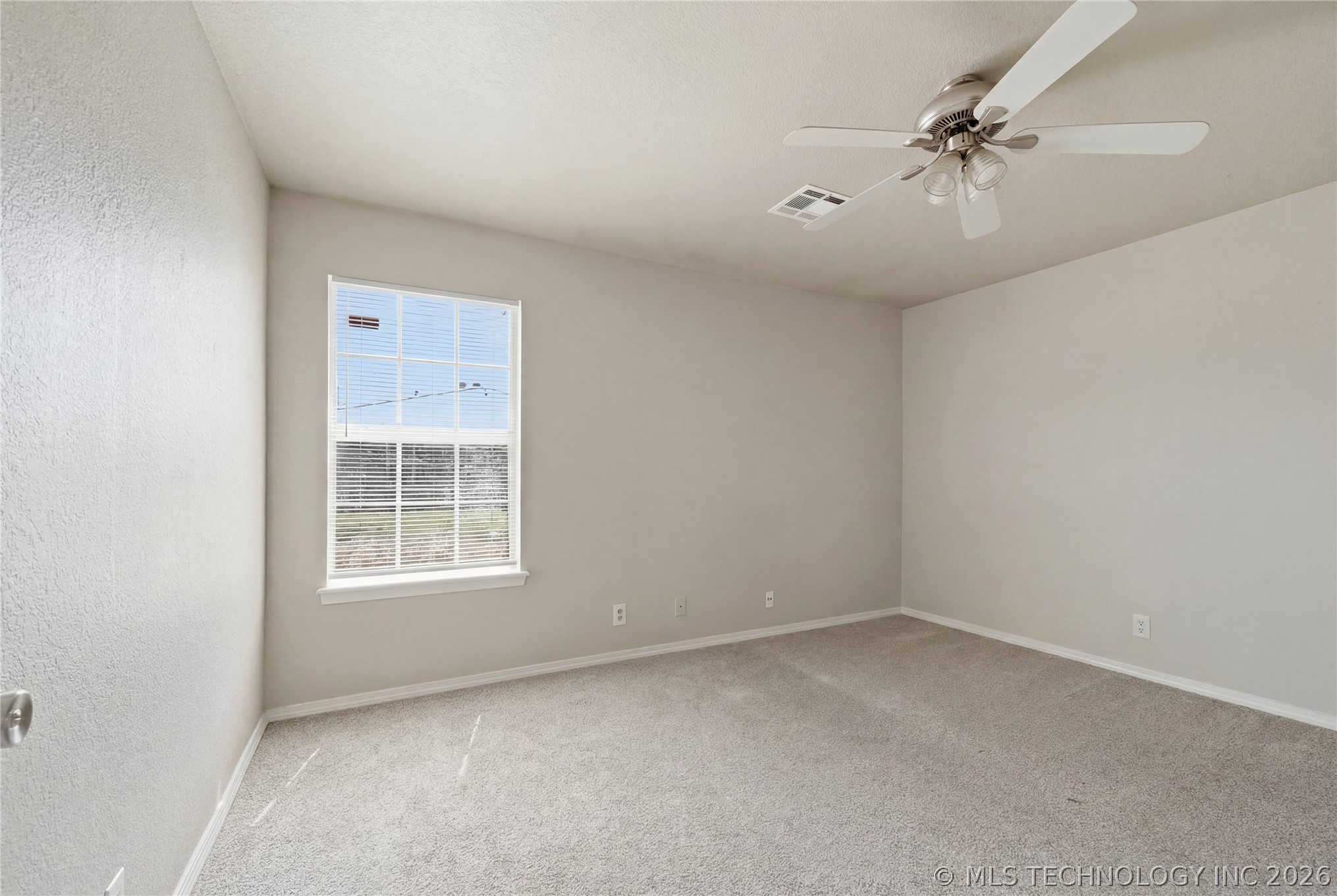 6658 S Utica Place Property Photo 12