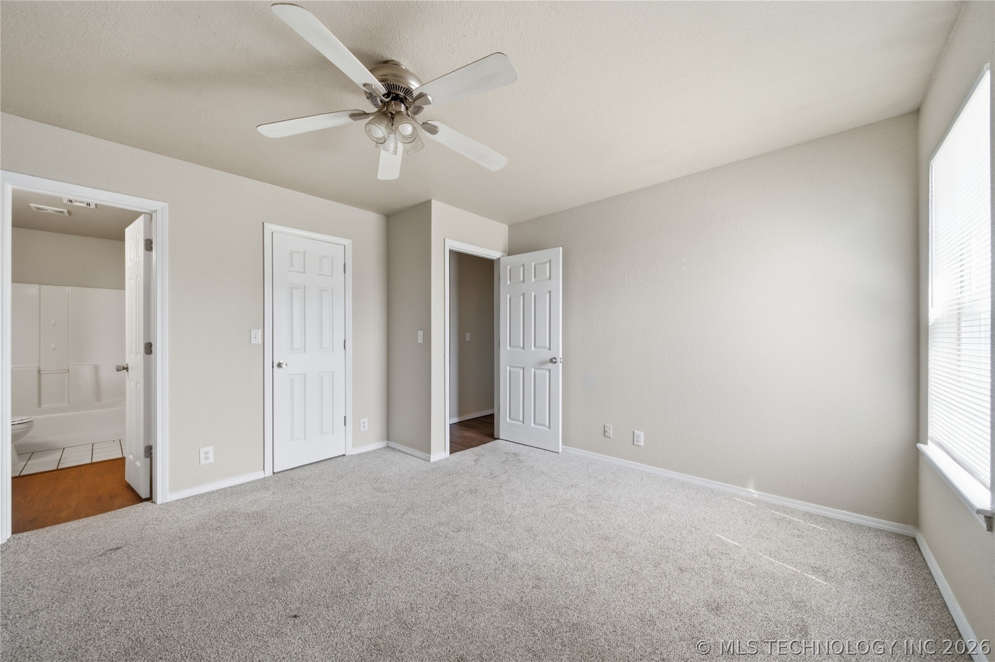 6658 S Utica Place Property Photo 14
