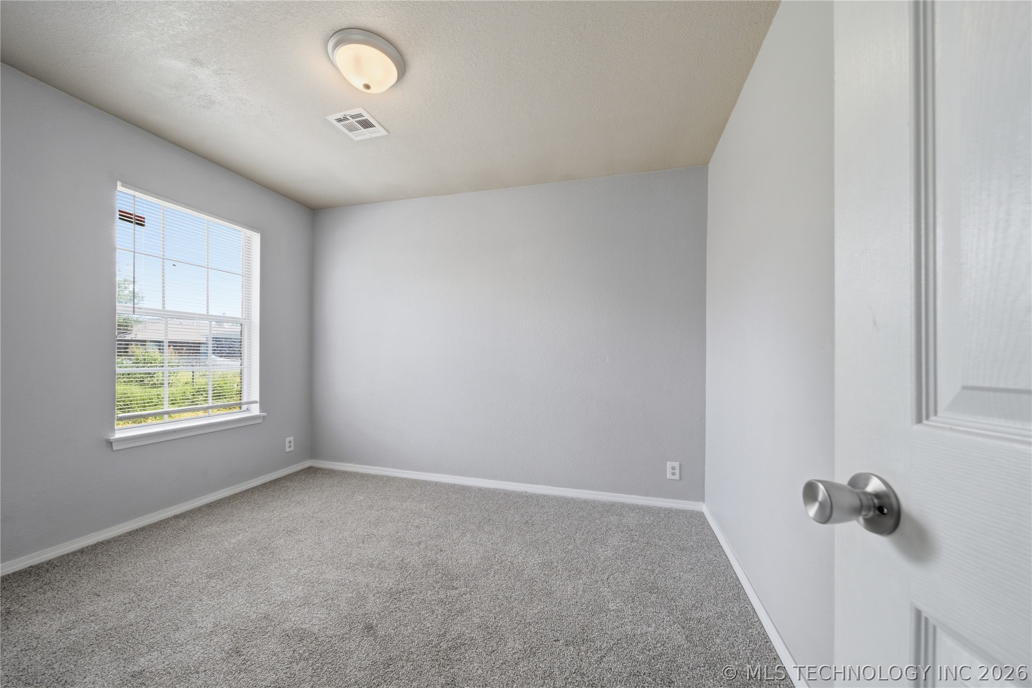 6658 S Utica Place Property Photo 16