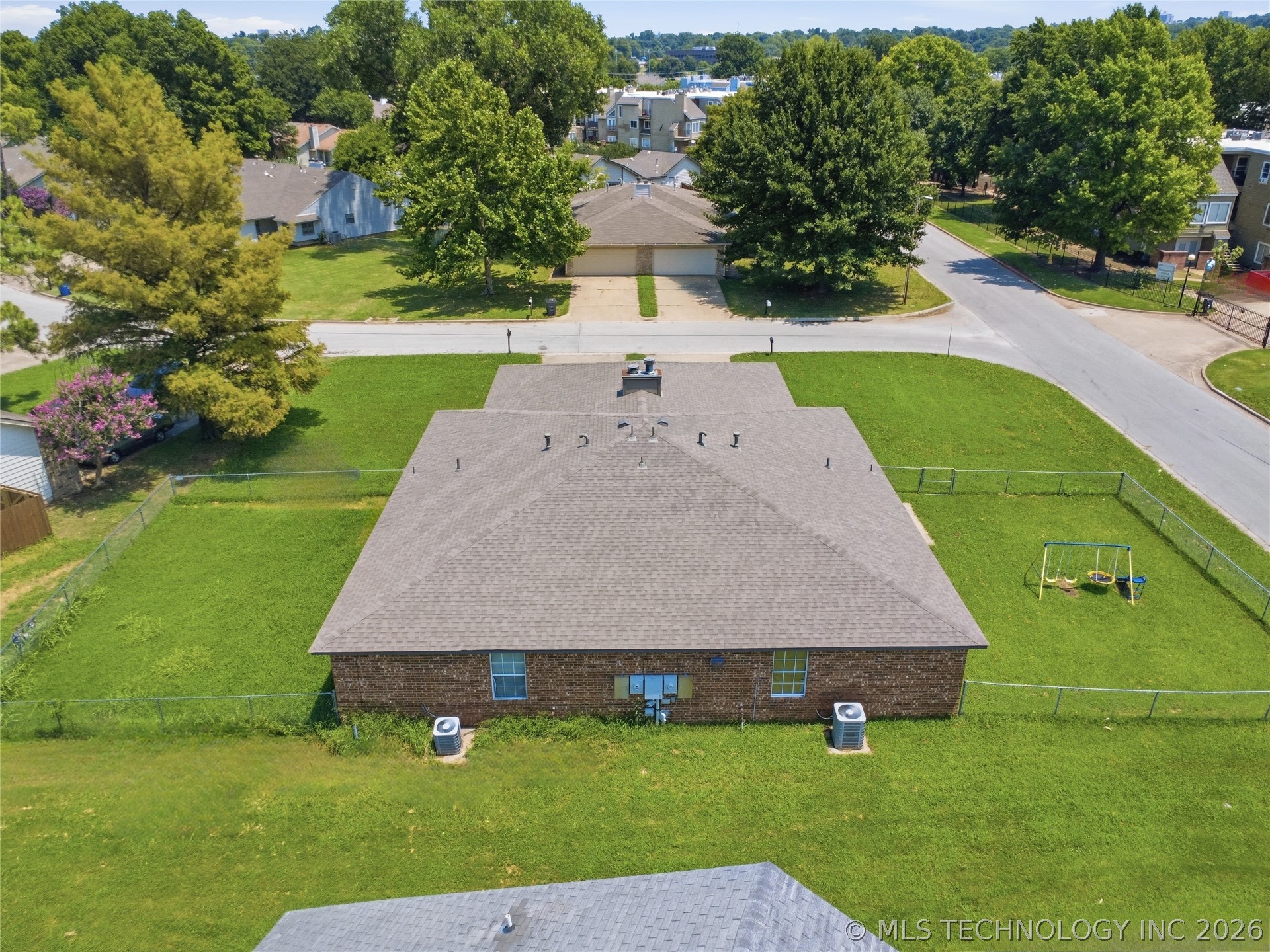 6658 S Utica Place Property Photo 20