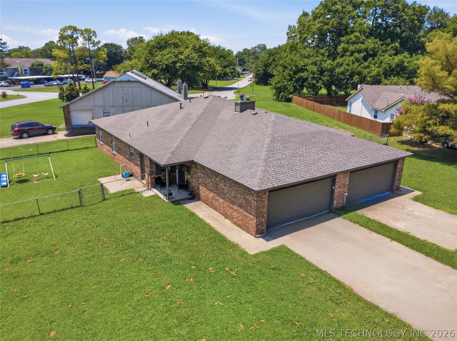 6658 S Utica Place Property Photo 21