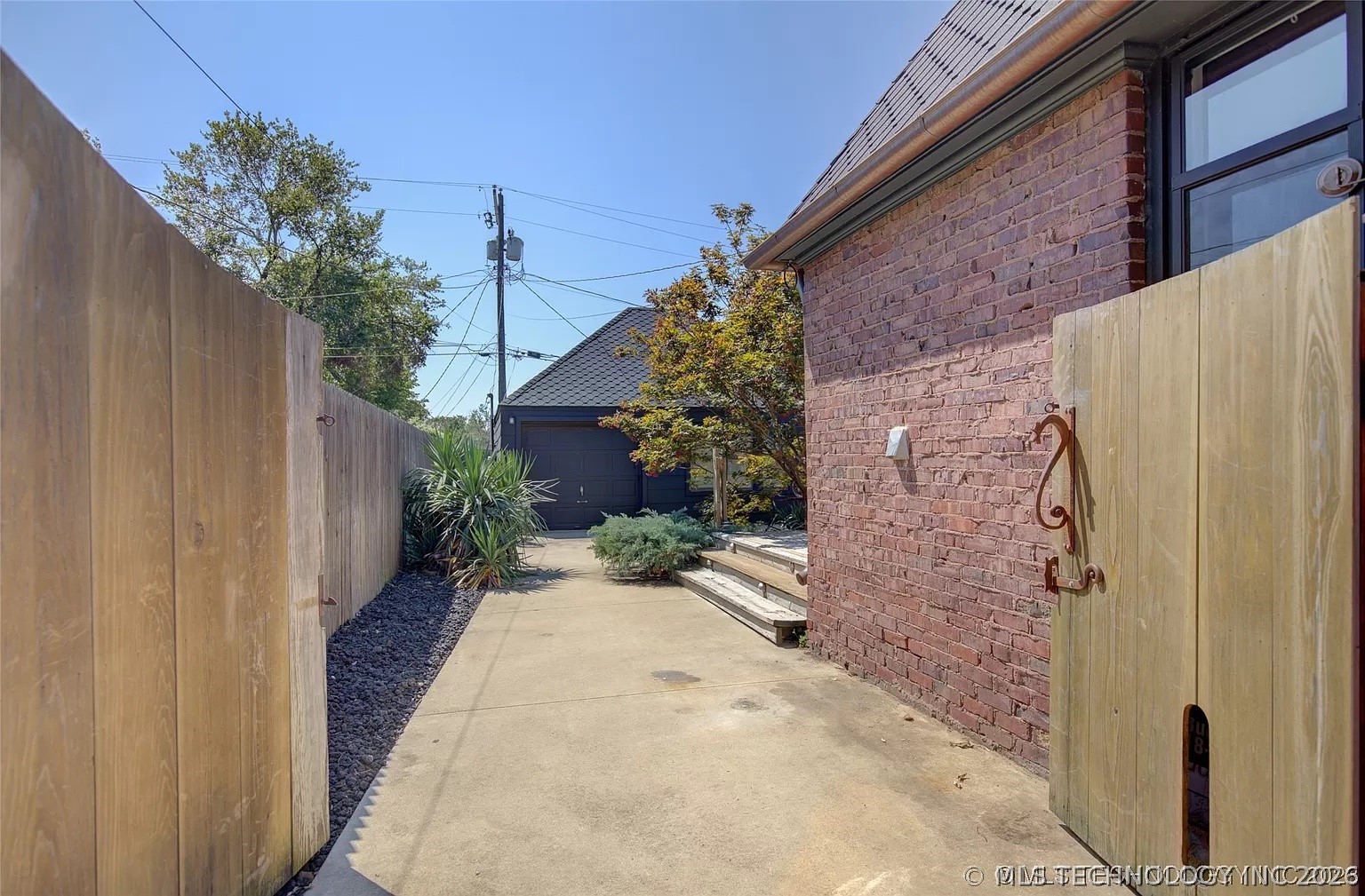 2708 E 14th Place Property Photo 32