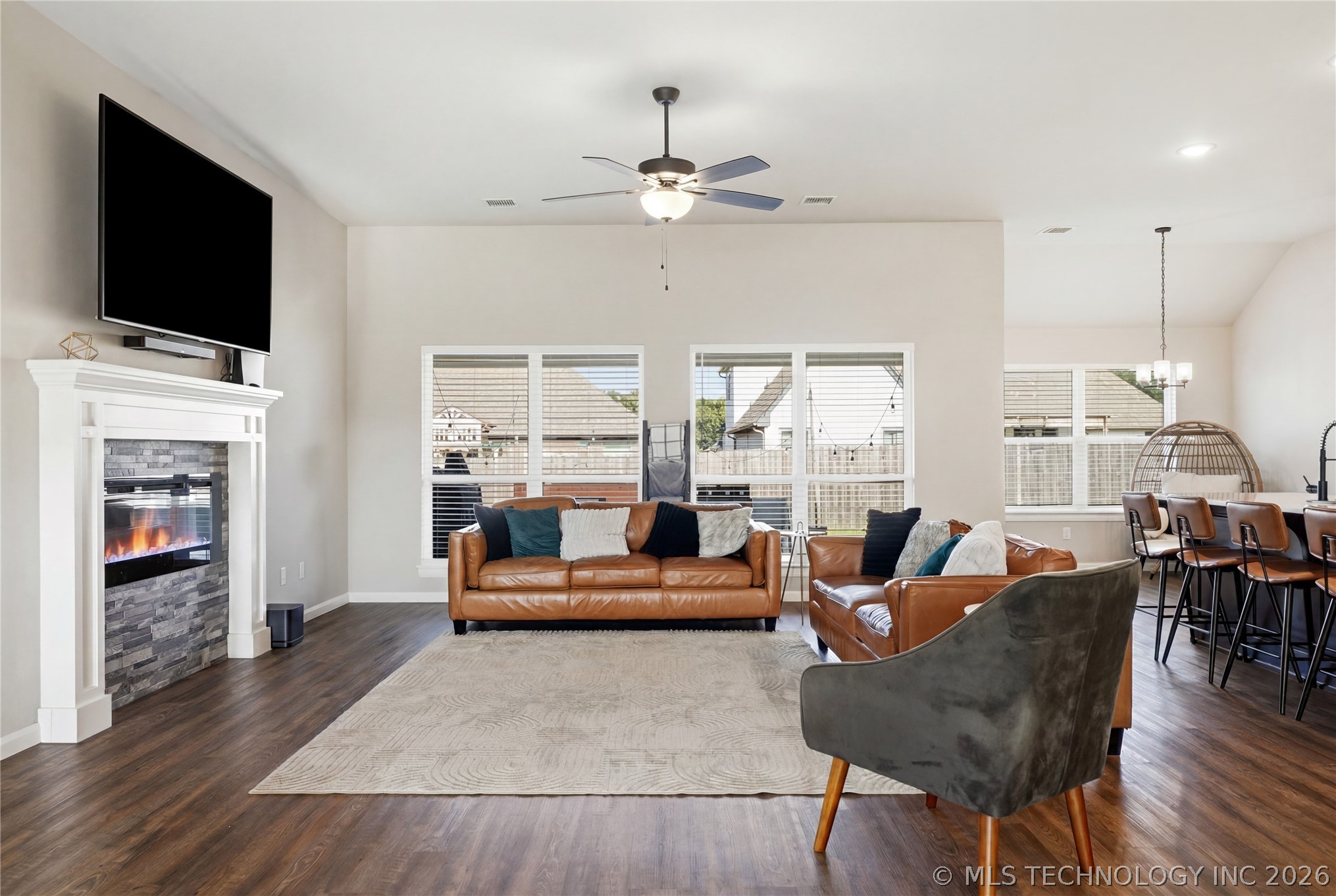 13866 S 21st Place E Property Photo 2