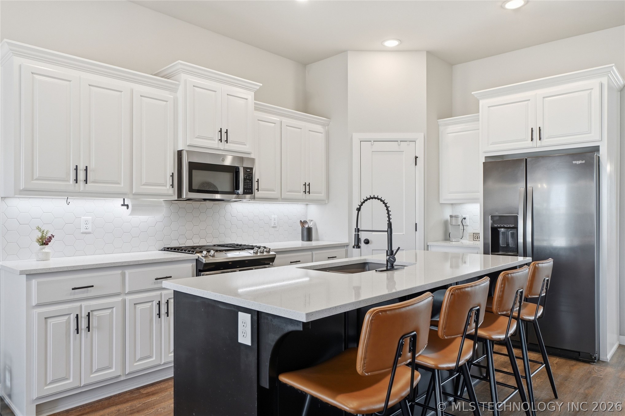 13866 S 21st Place E Property Photo 3