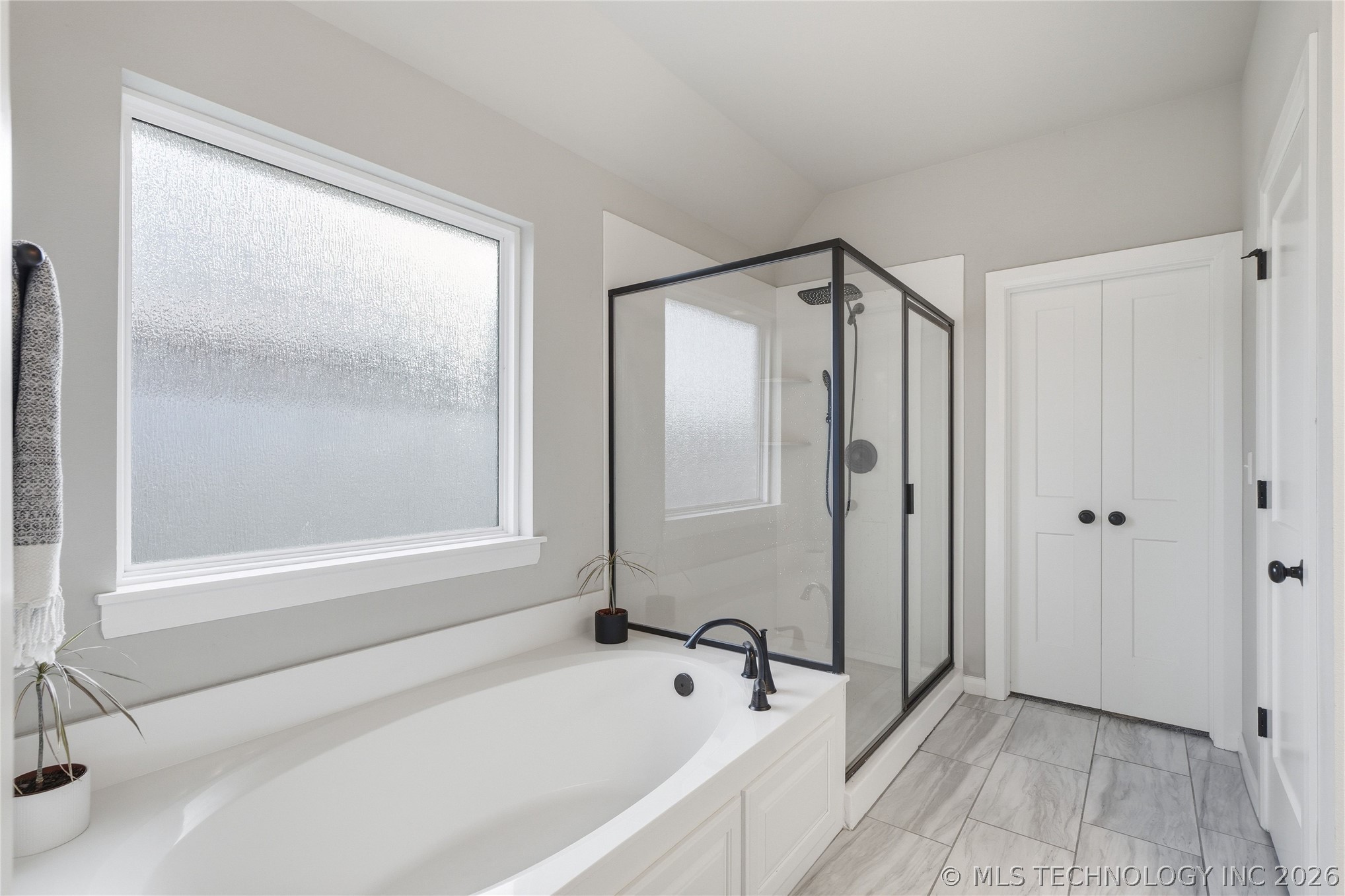 13866 S 21st Place E Property Photo 19
