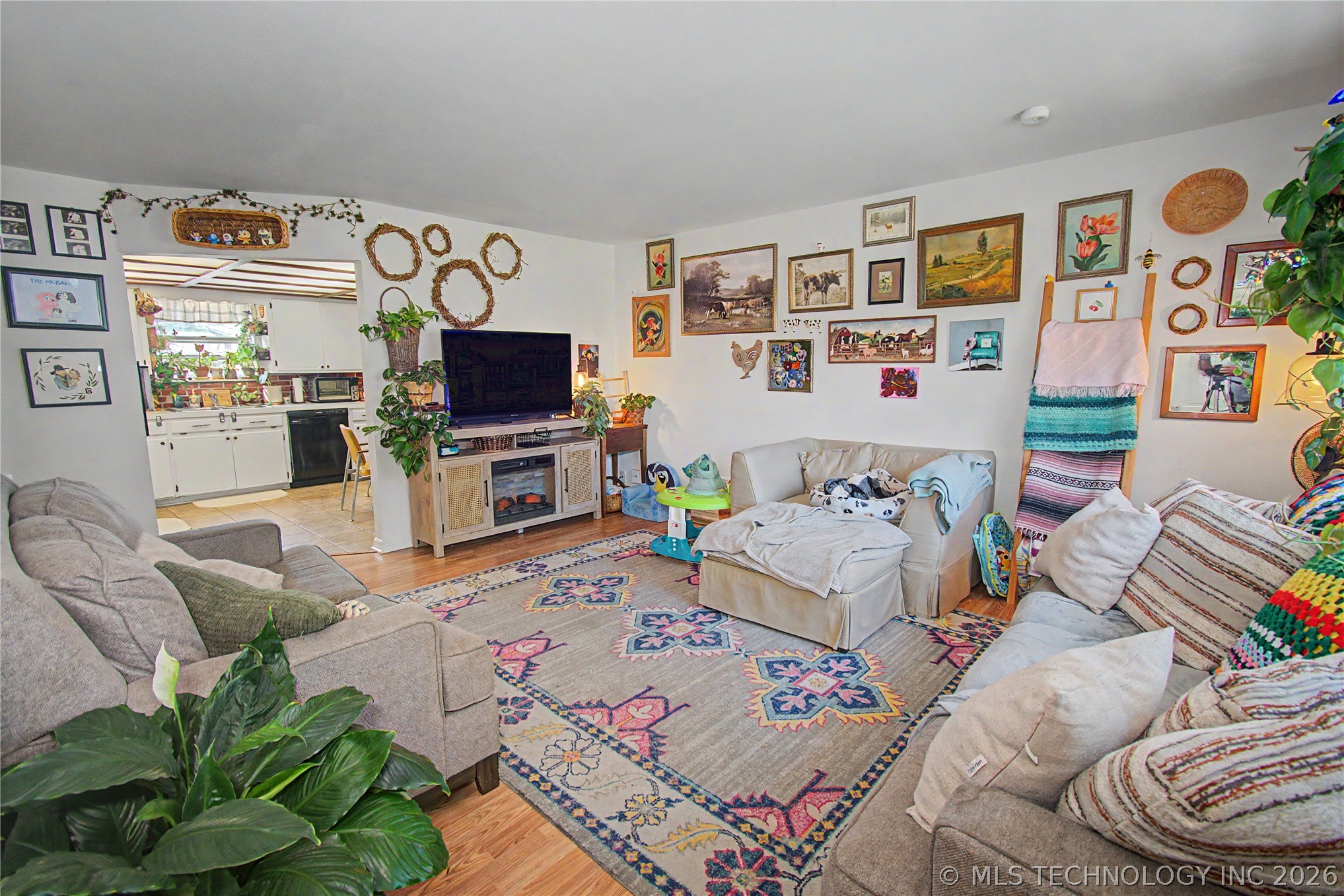 309 Carlton Way Property Photo 4