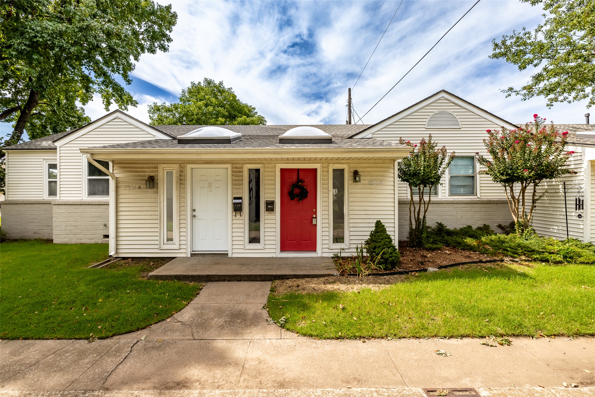 1321 E 38th Place B Property Photo 1