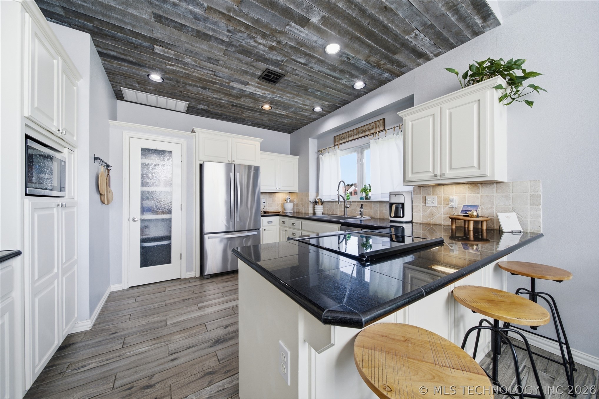 12729 Woodview Court Property Photo 8