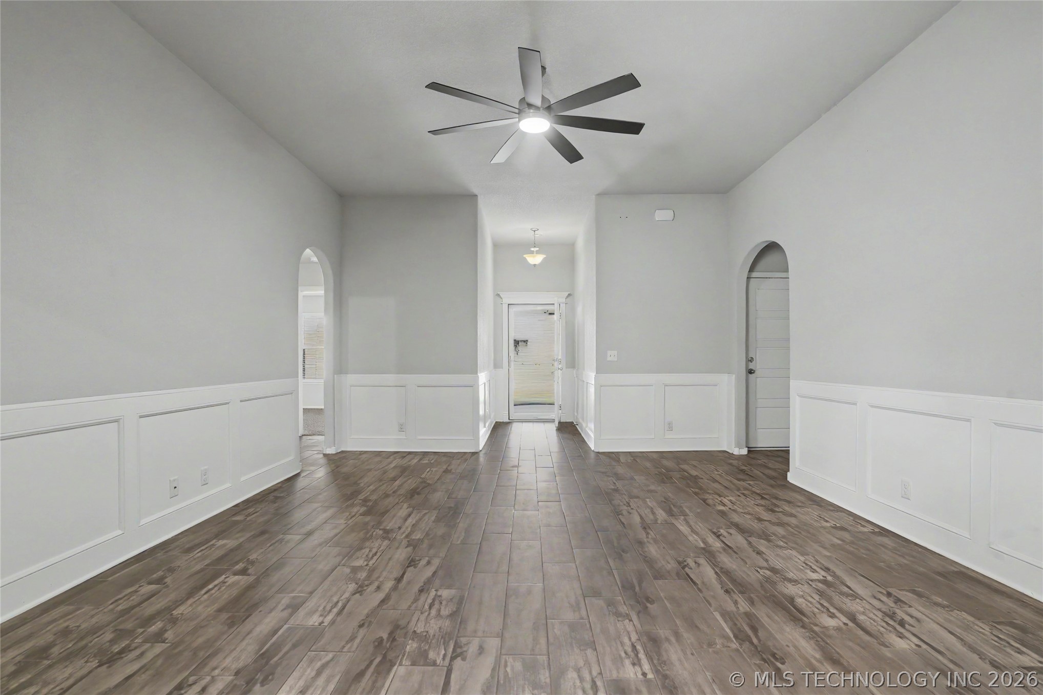 2433 S Maple Avenue Property Photo 6