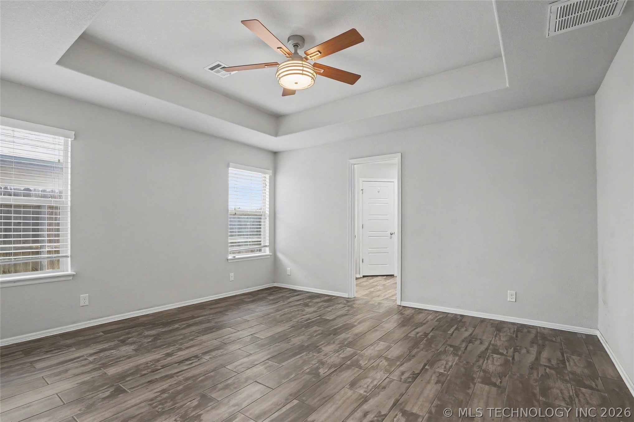 2433 S Maple Avenue Property Photo 13