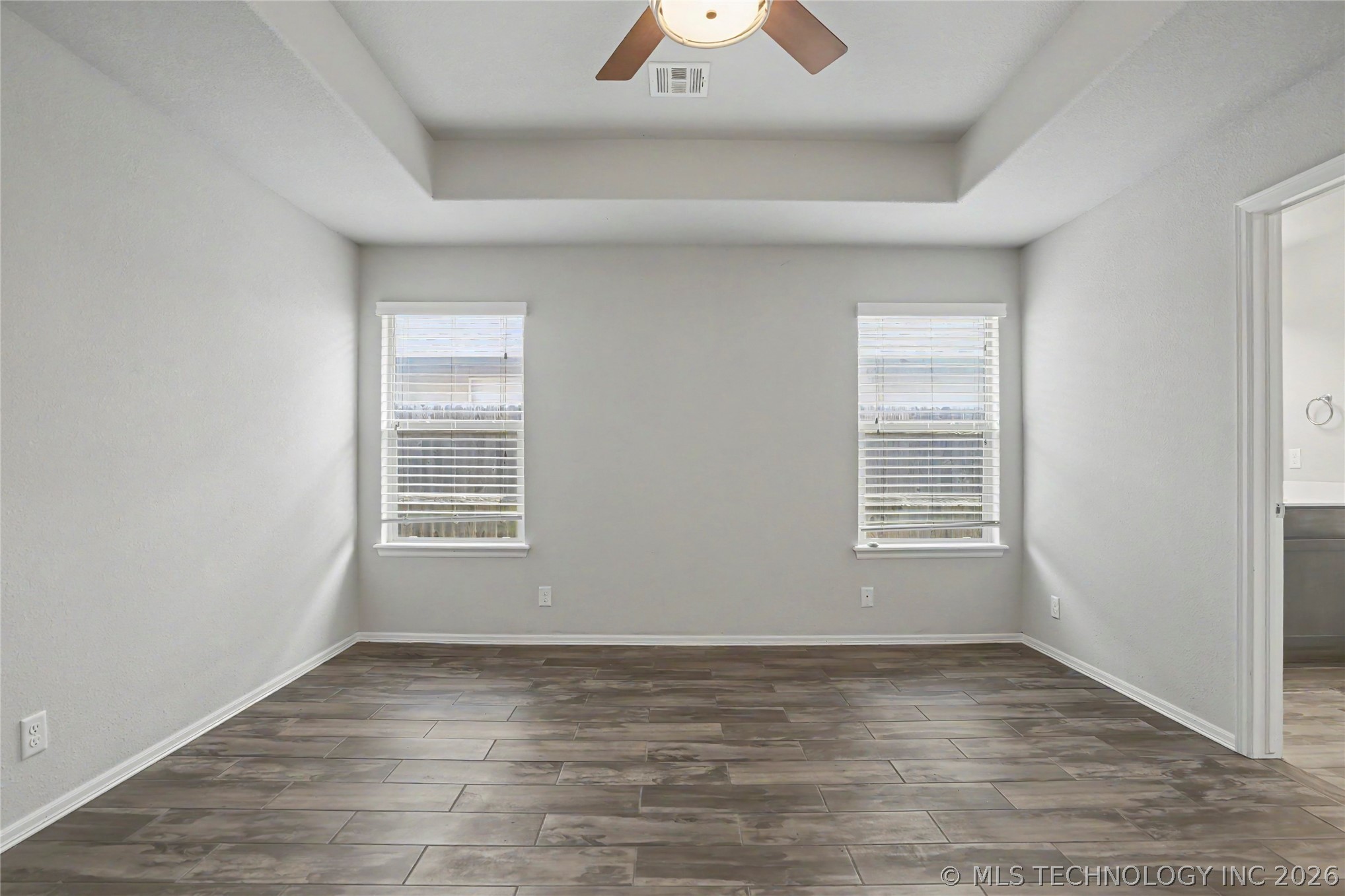 2433 S Maple Avenue Property Photo 14