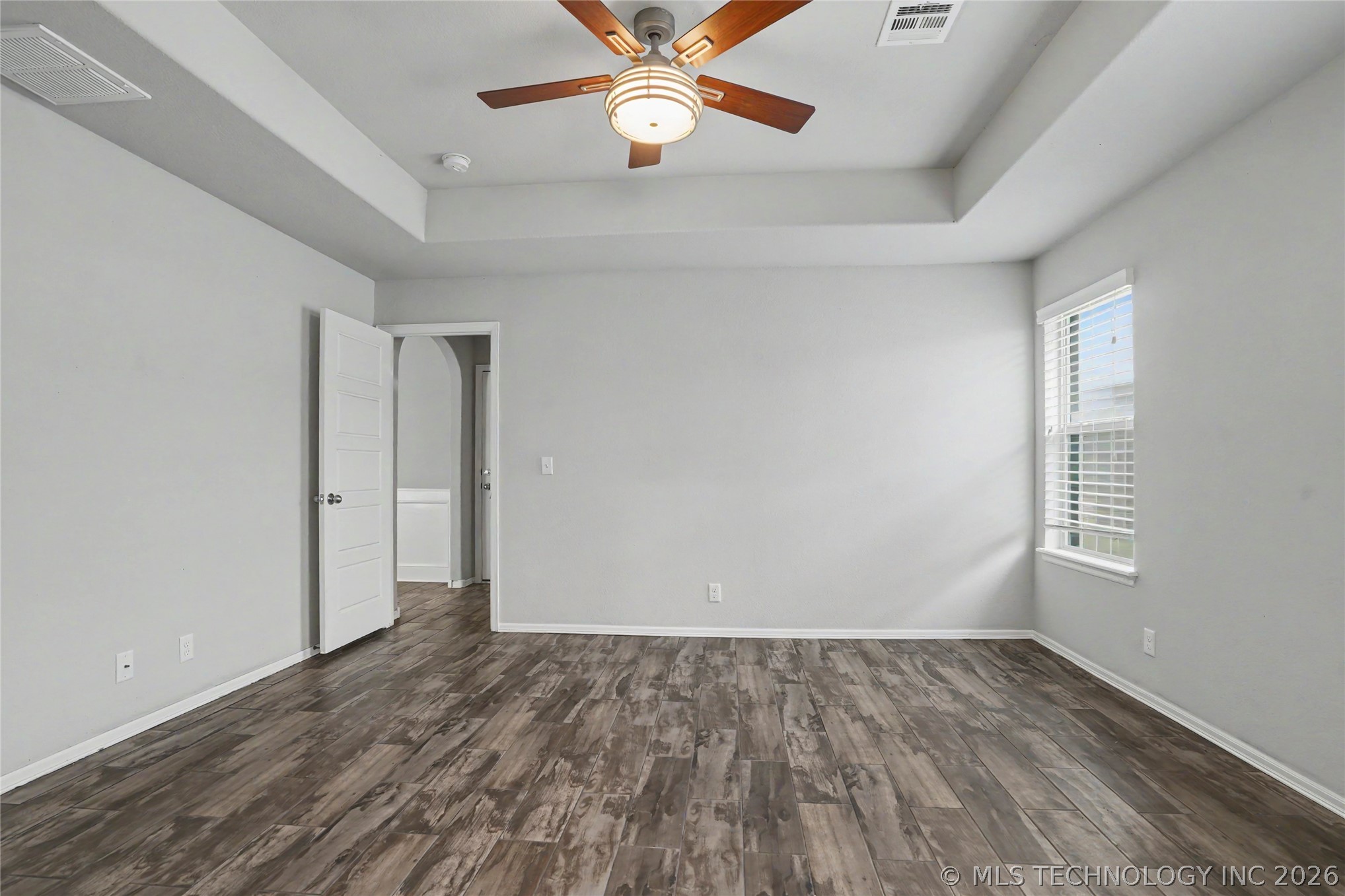 2433 S Maple Avenue Property Photo 15