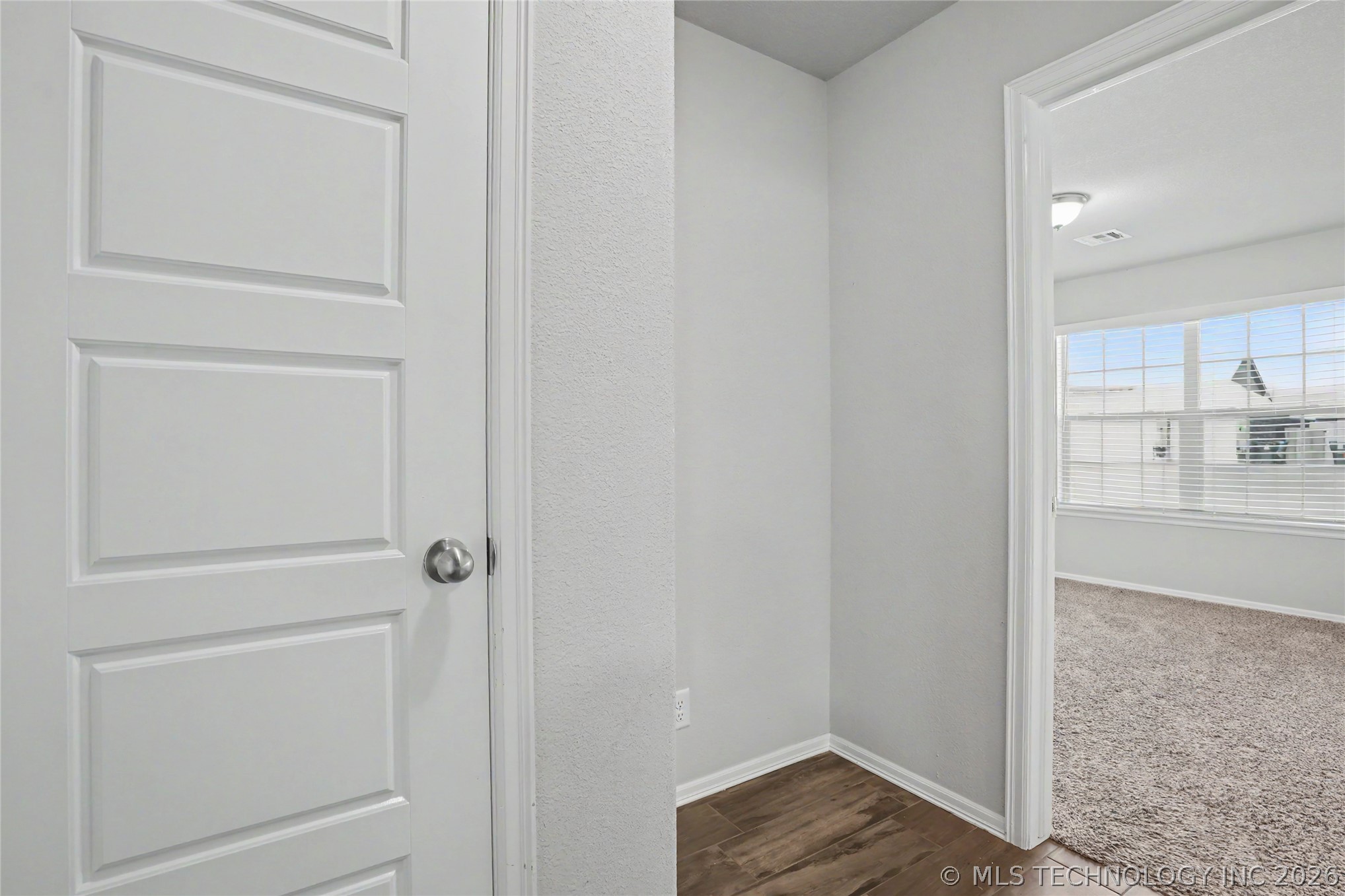 2433 S Maple Avenue Property Photo 18