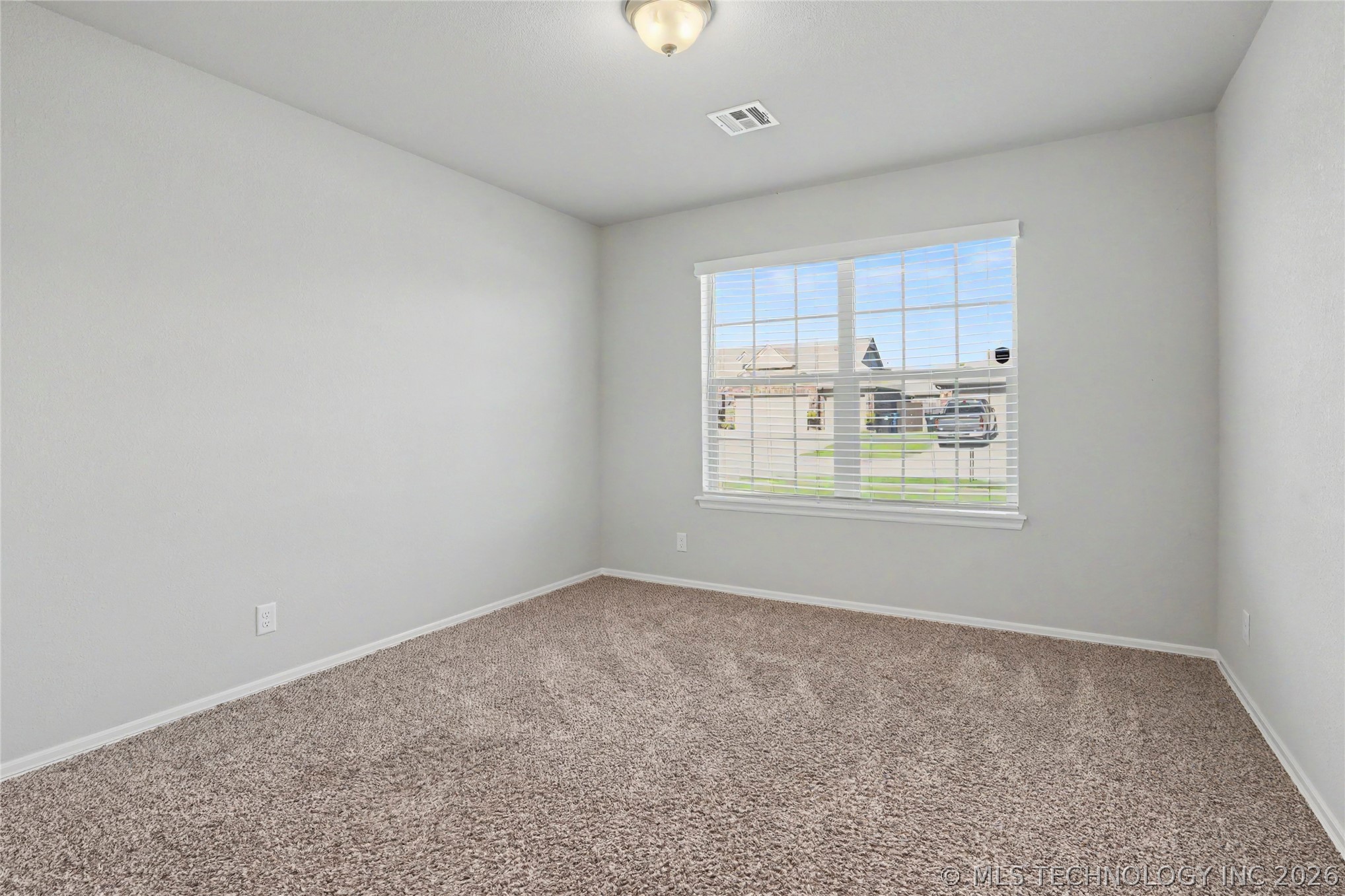 2433 S Maple Avenue Property Photo 19