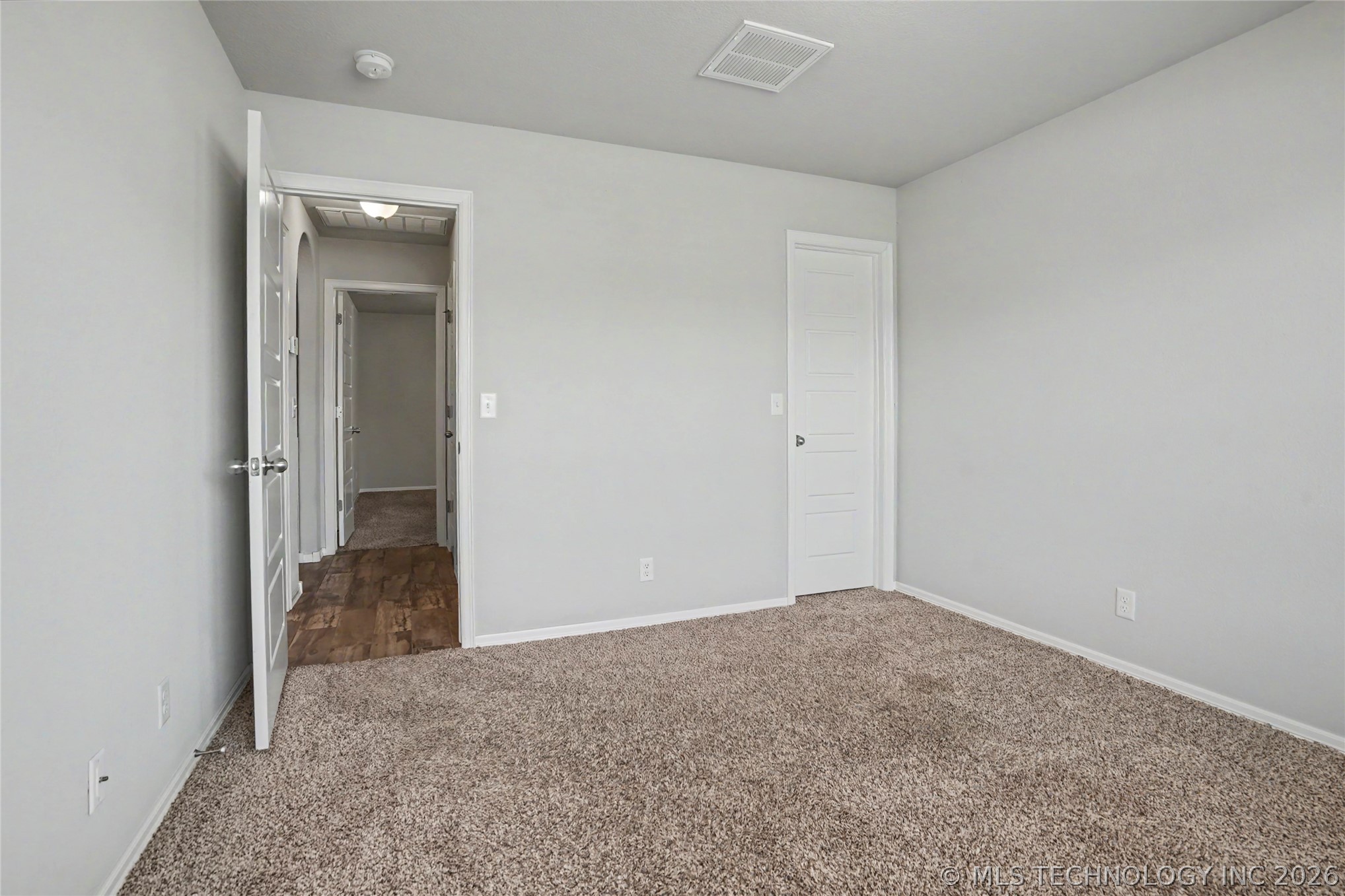 2433 S Maple Avenue Property Photo 20