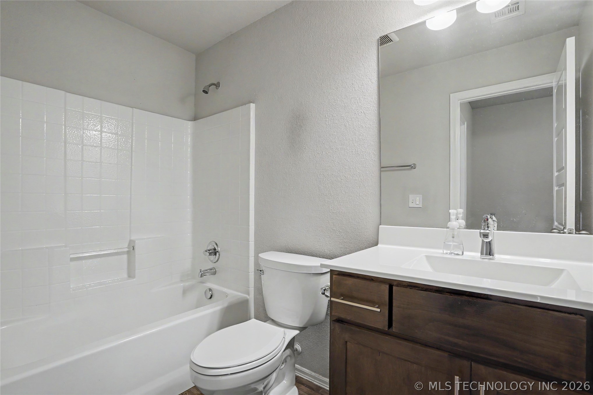 2433 S Maple Avenue Property Photo 21
