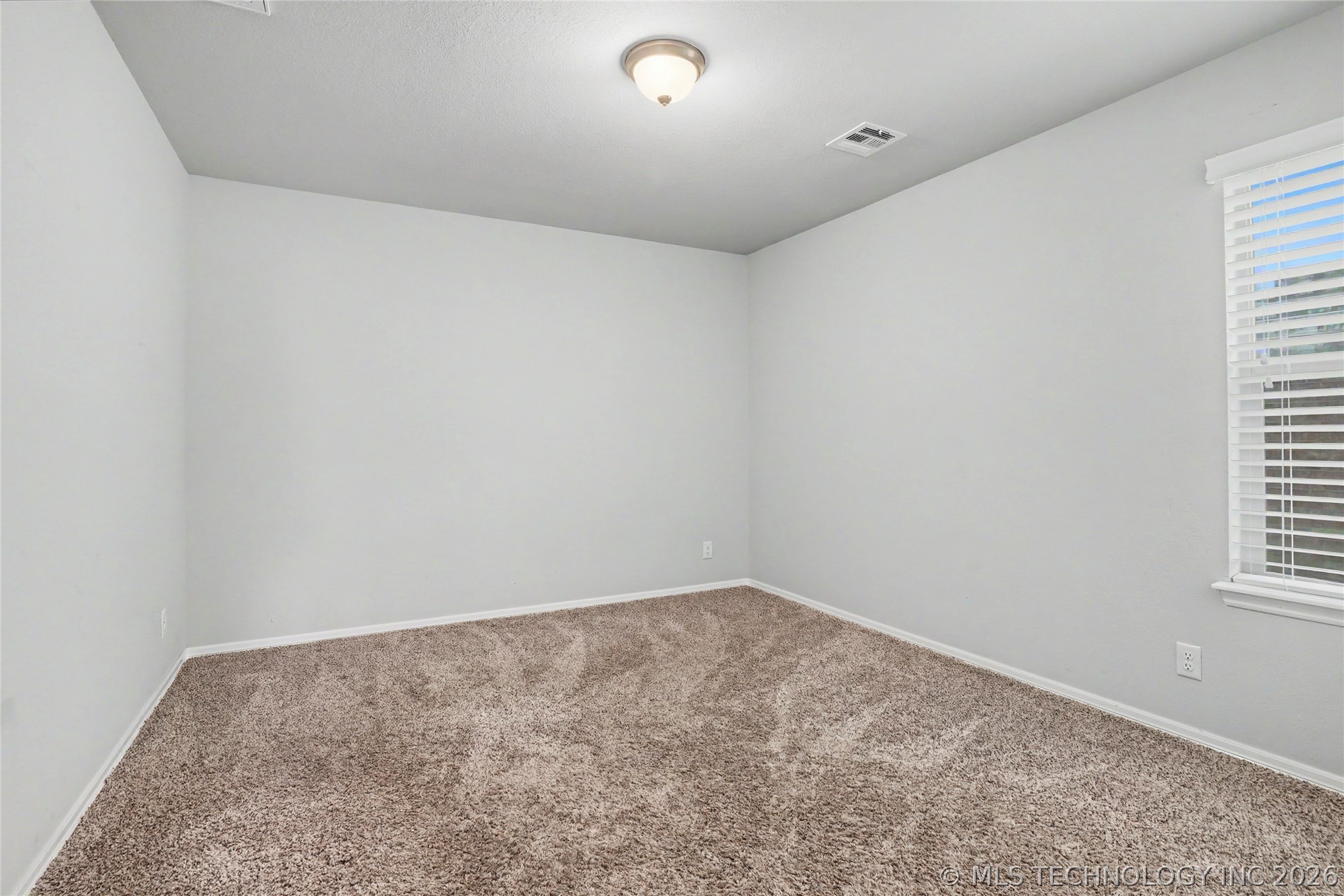 2433 S Maple Avenue Property Photo 22