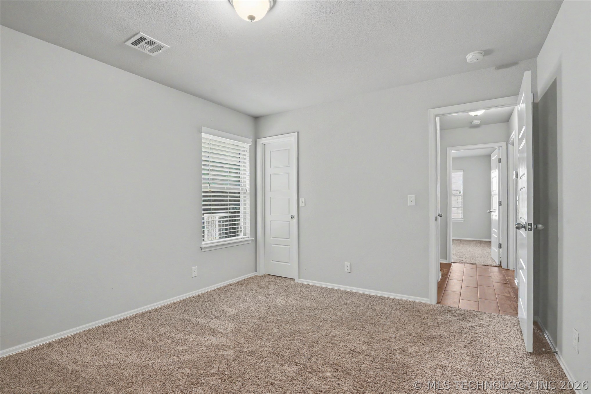 2433 S Maple Avenue Property Photo 23