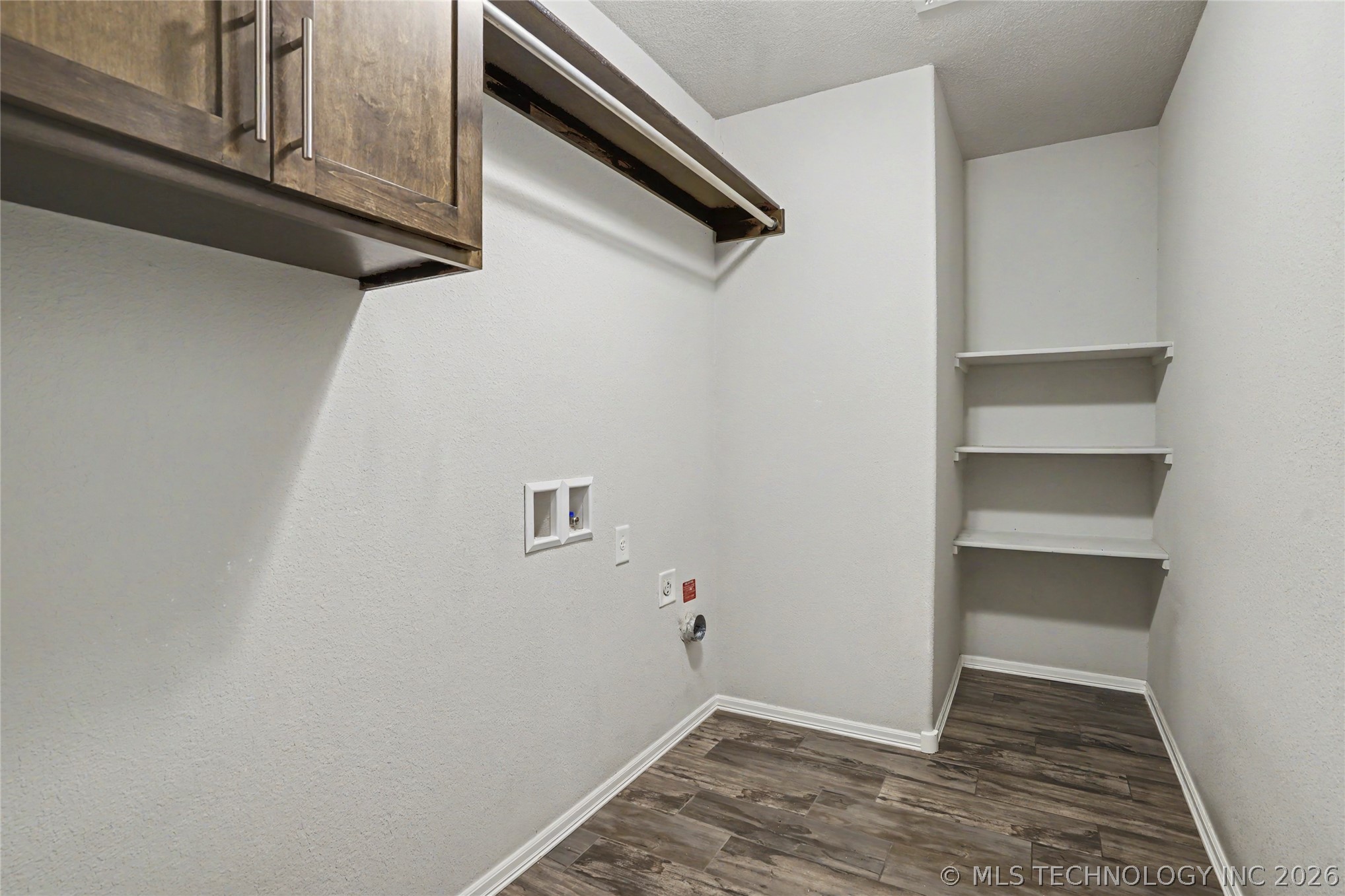 2433 S Maple Avenue Property Photo 24