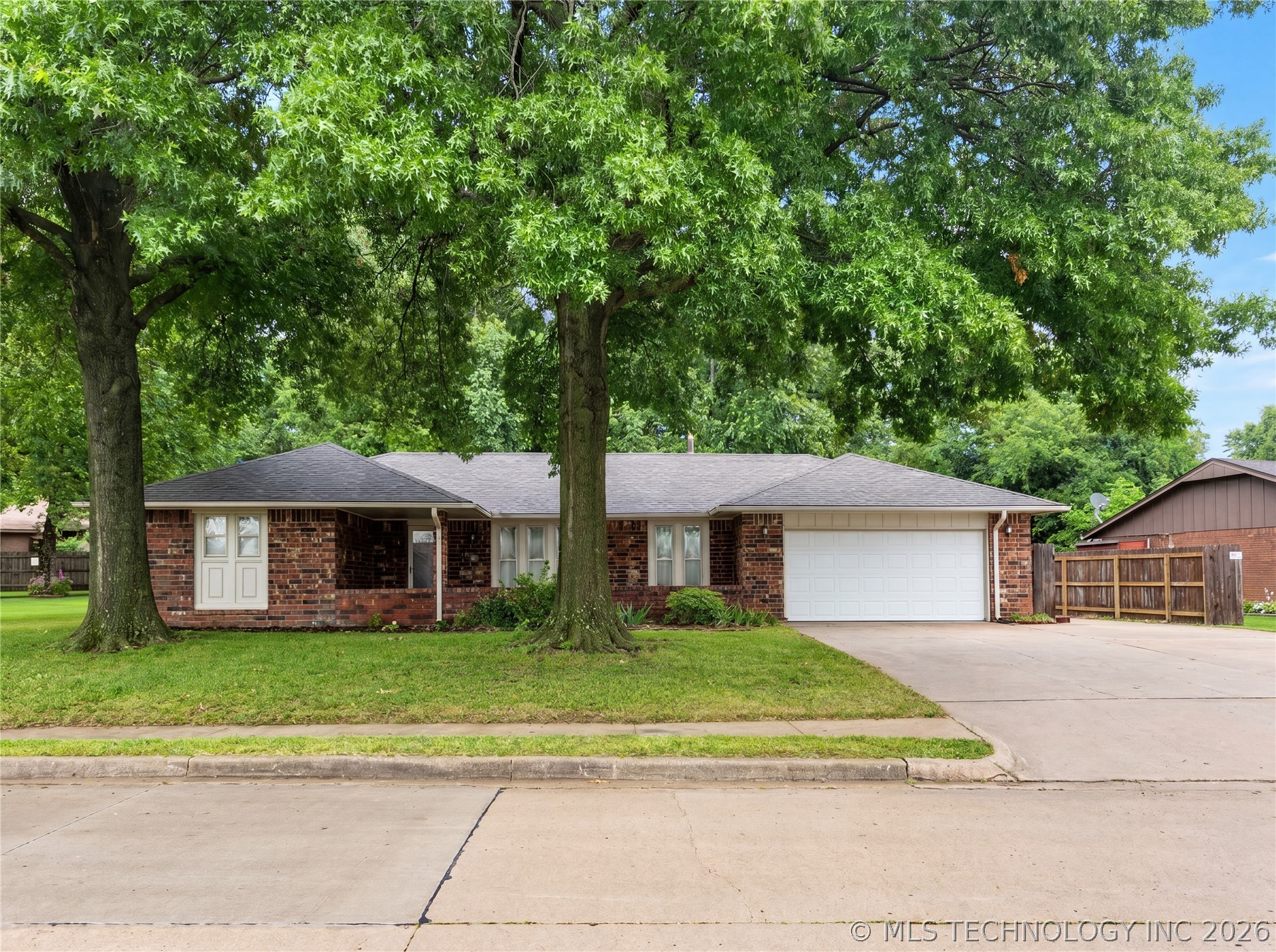 4600 Rolling Hills Property Photo 1