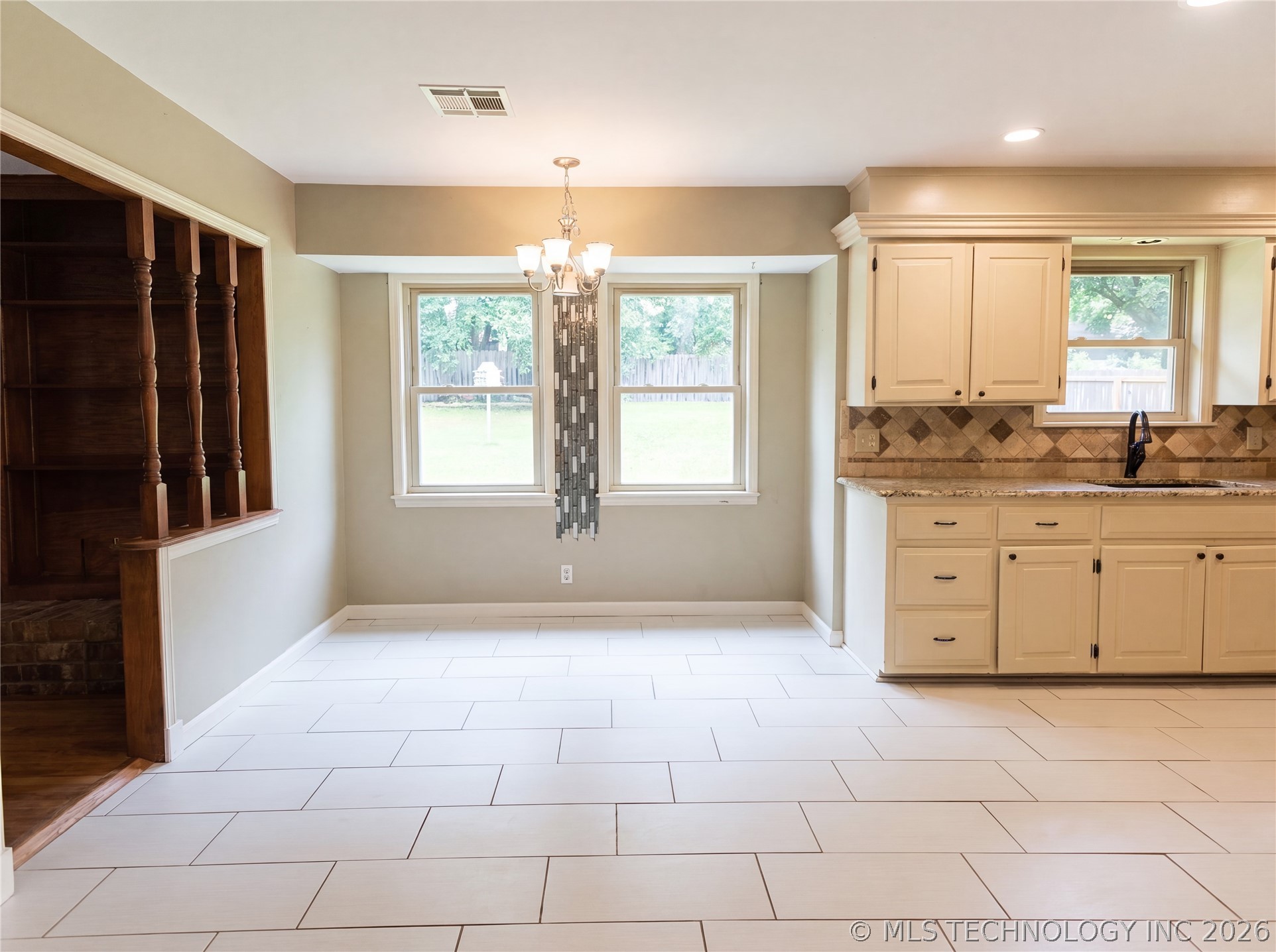 4600 Rolling Hills Property Photo 6