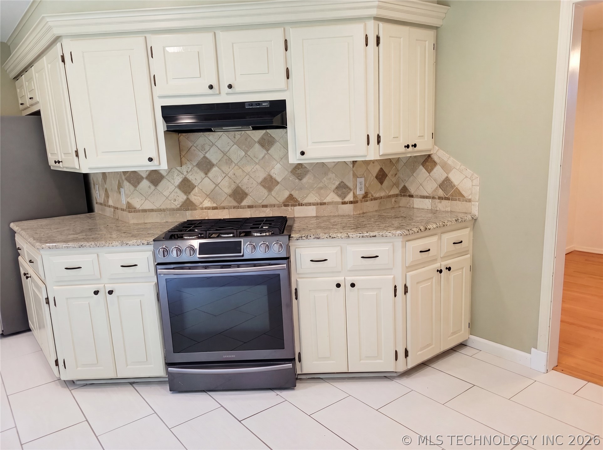 4600 Rolling Hills Property Photo 7