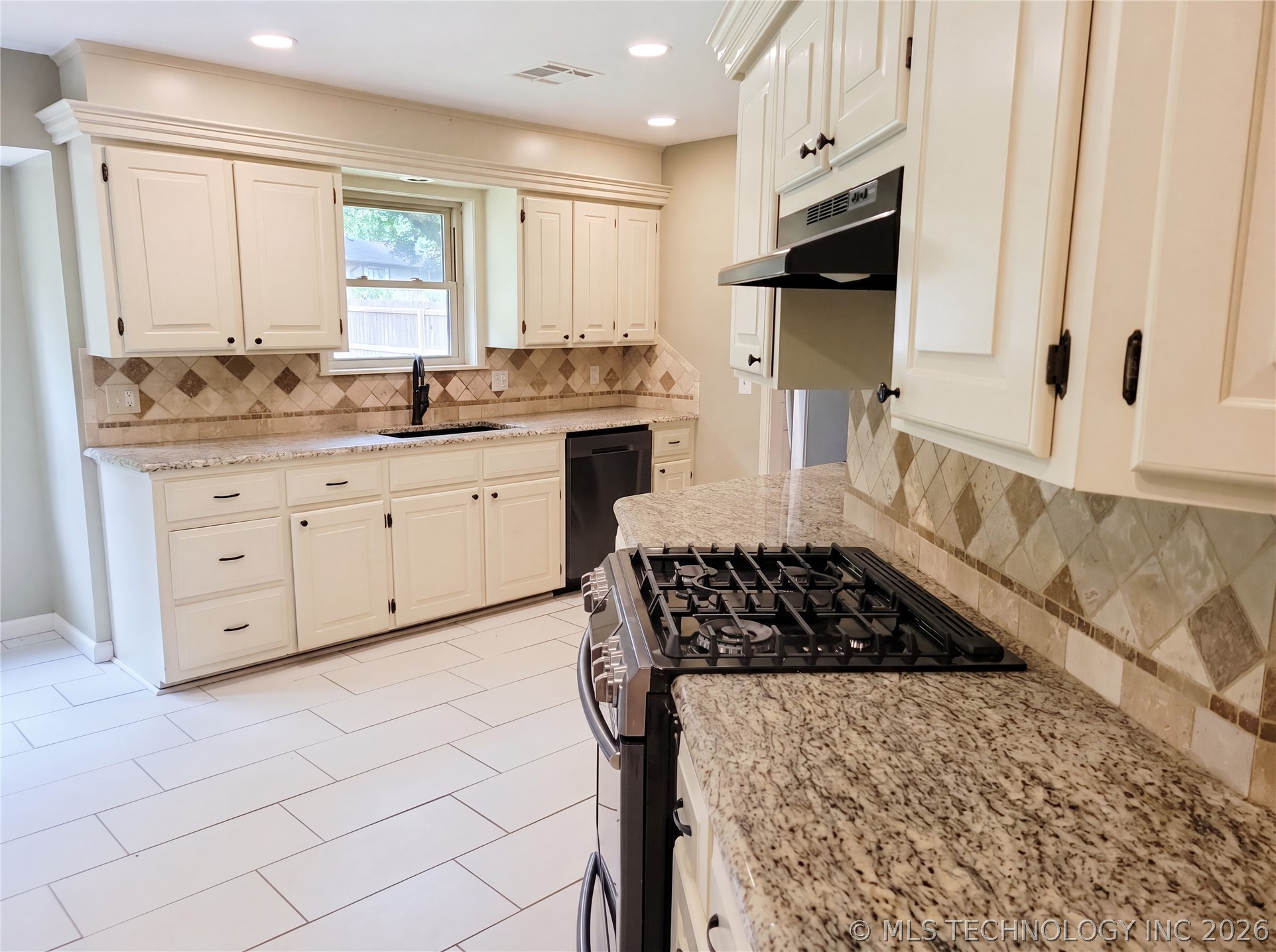 4600 Rolling Hills Property Photo 9