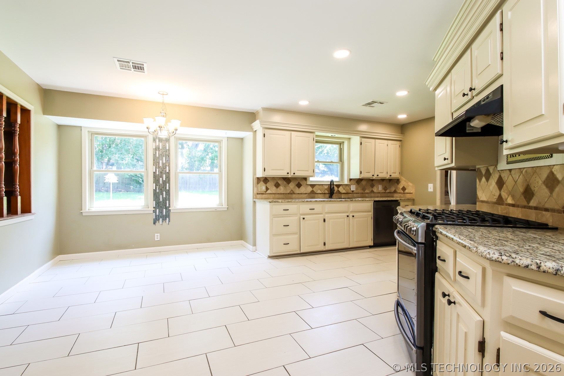 4600 Rolling Hills Property Photo 11