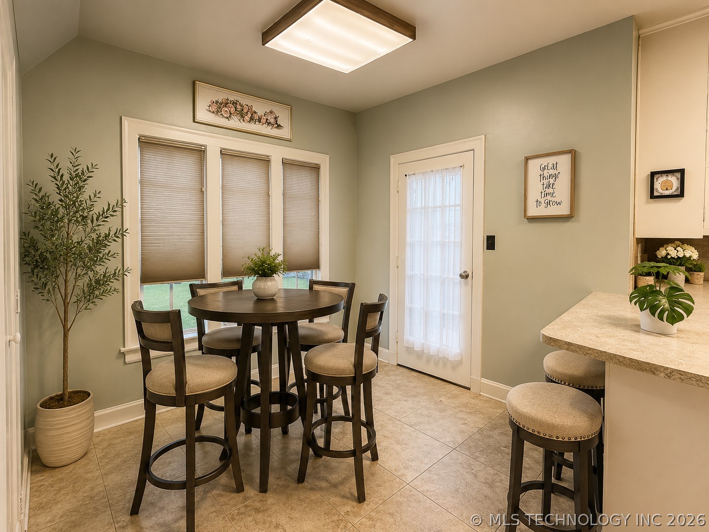 211 S Price Avenue Property Photo 8