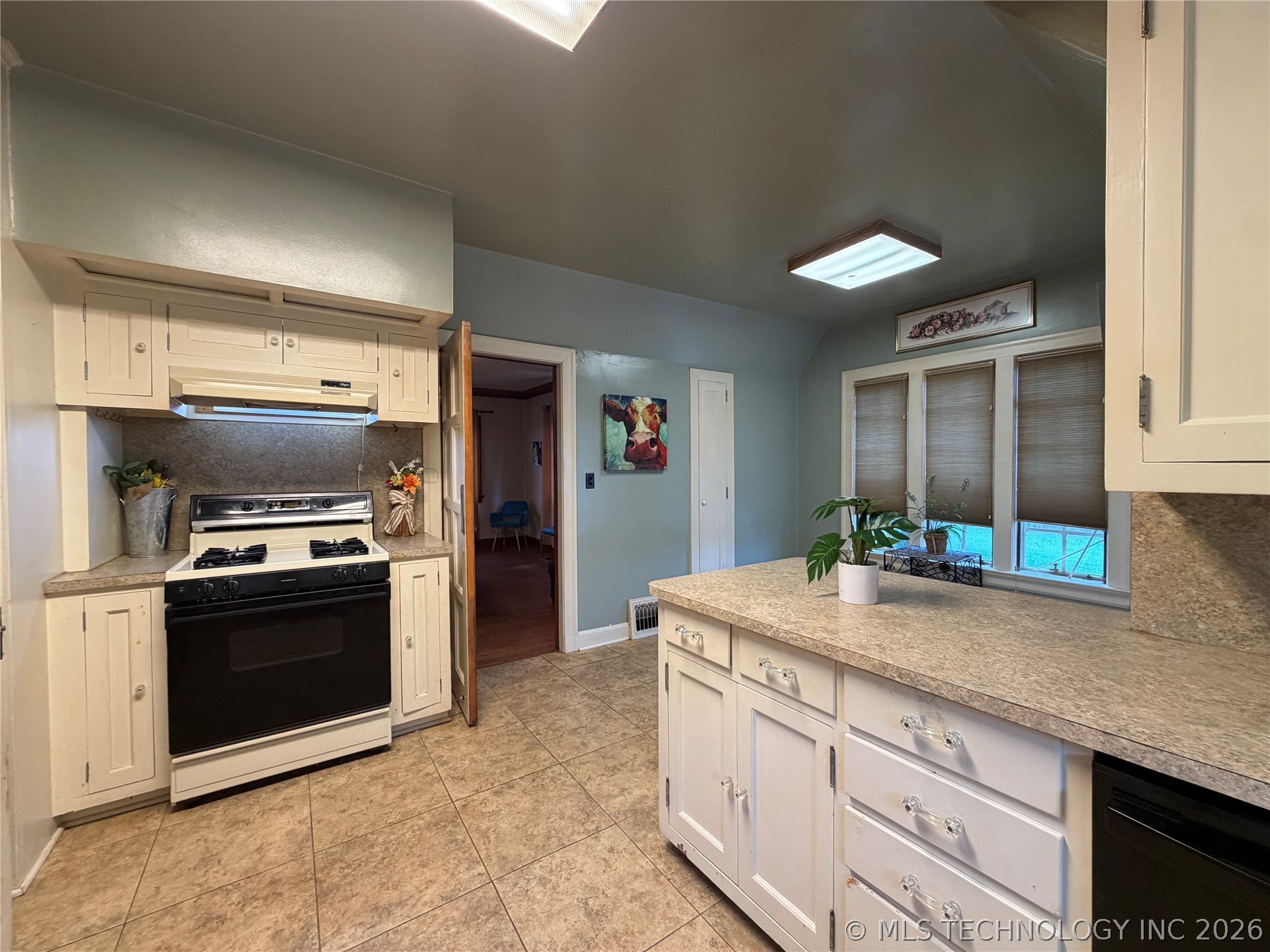 211 S Price Avenue Property Photo 24