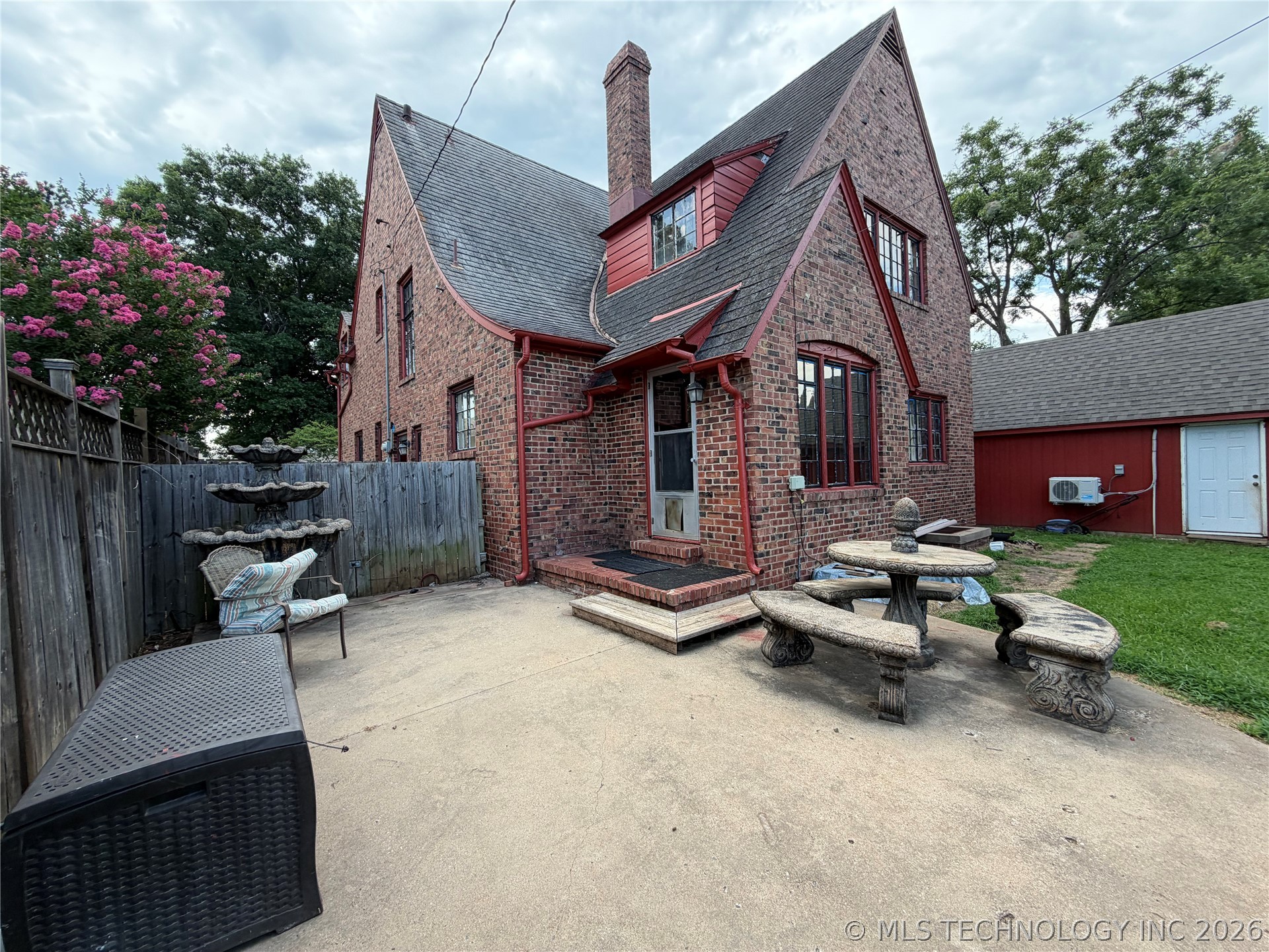 211 S Price Avenue Property Photo 33