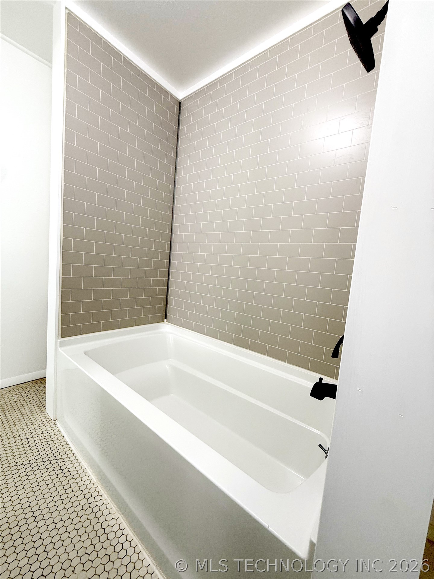 506 N Grand Avenue Property Photo 45