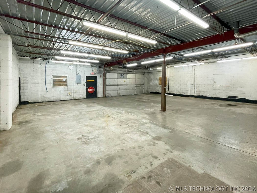 5031 E Admiral Place Property Photo 4