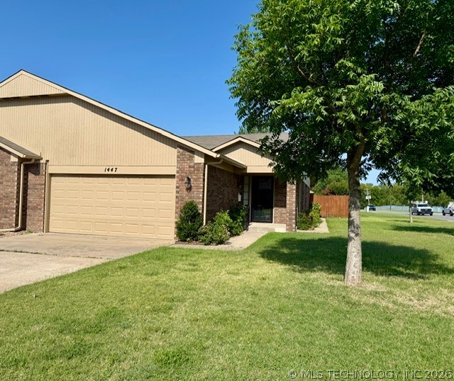 1447 Windsor Drive Property Photo 1