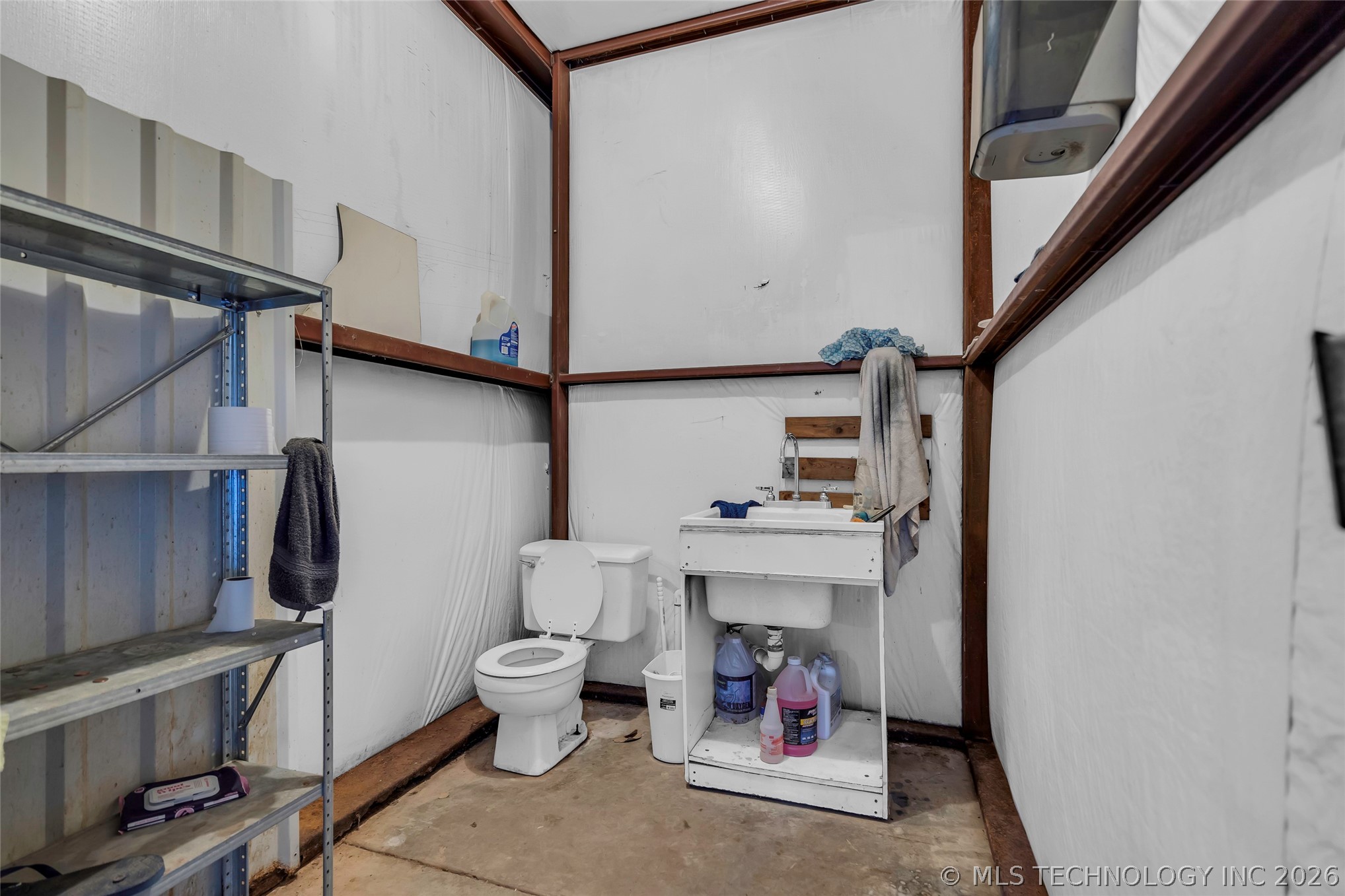 121 Davis Property Photo 21