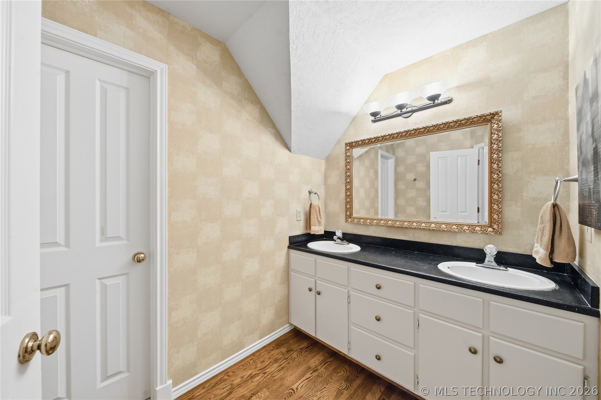 5541 E 77th Street Property Photo 35