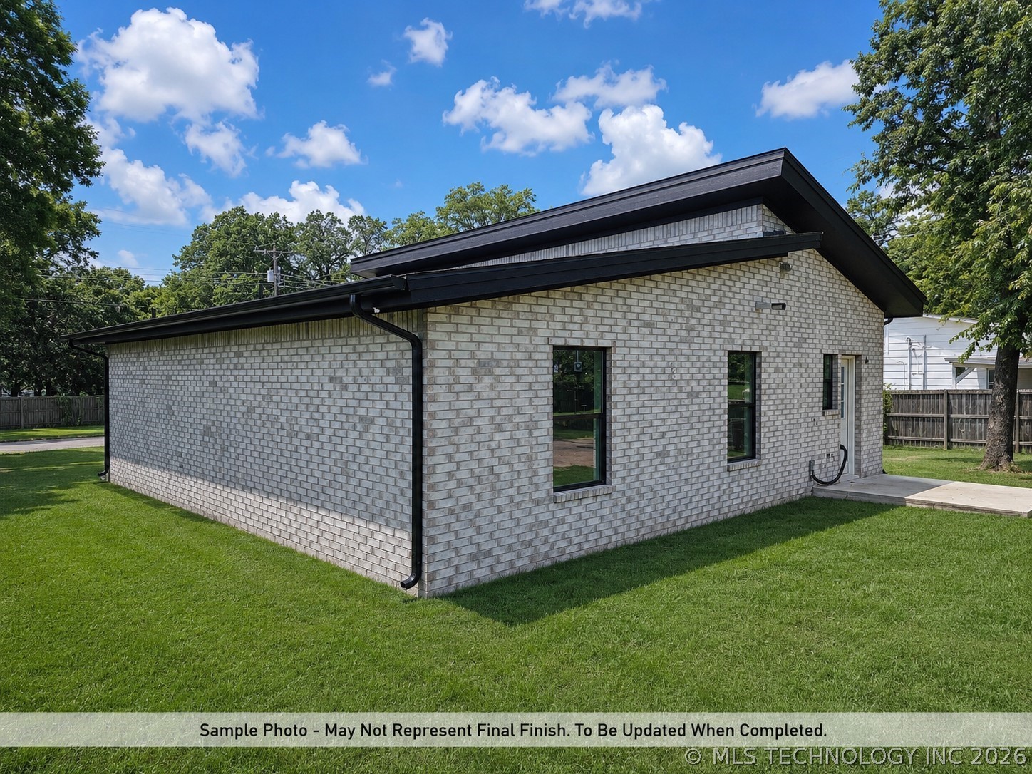 1110 W Mulberry Property Photo 2