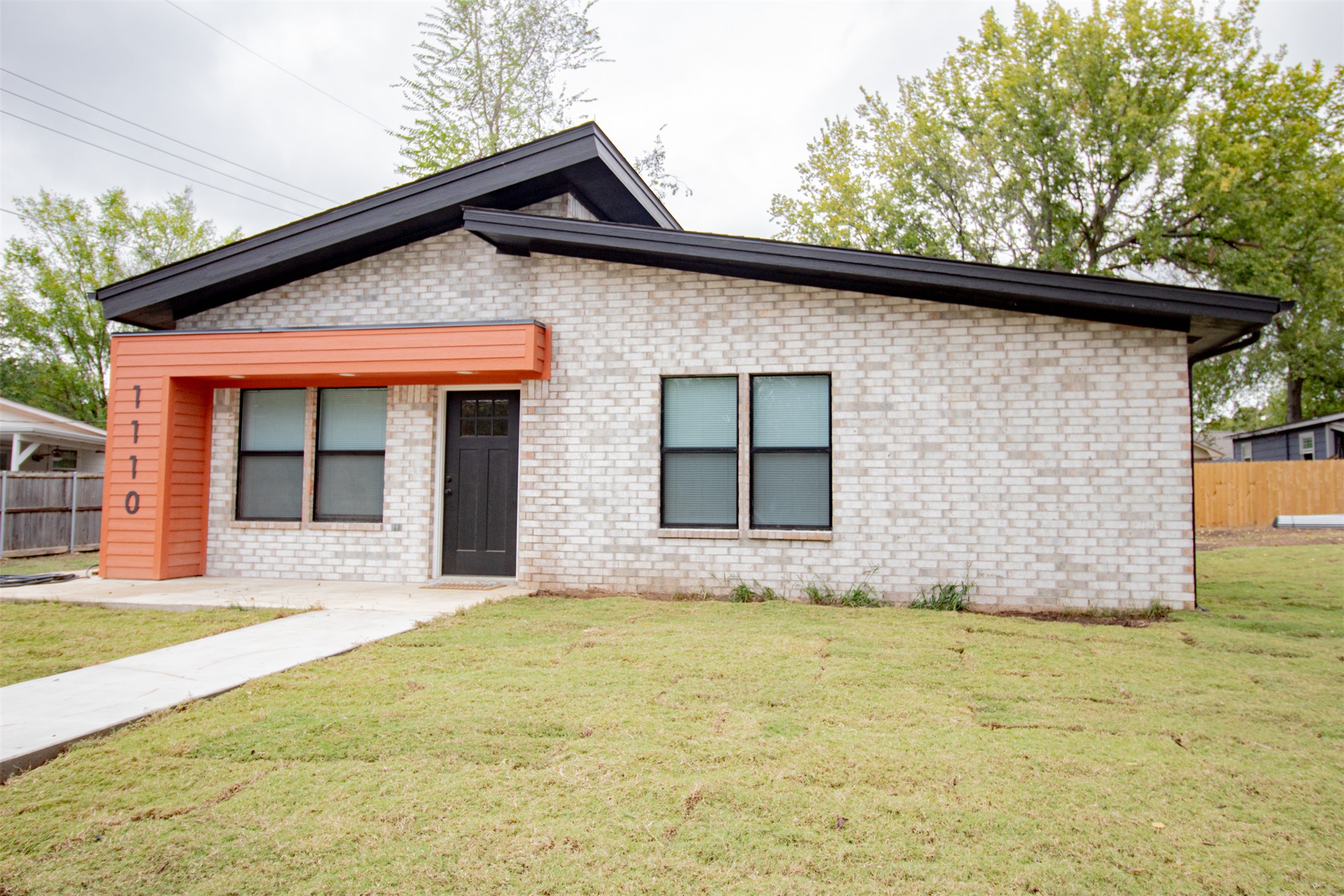 1110 W Mulberry Property Photo 2