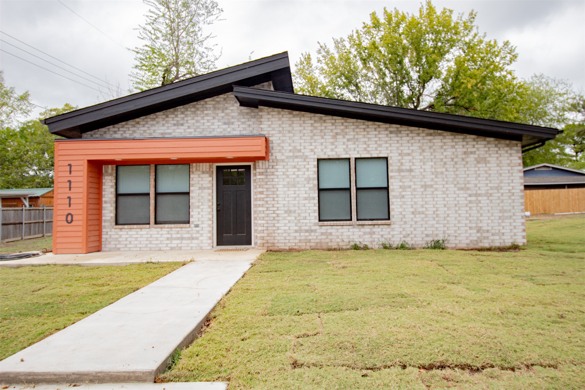 1110 W Mulberry Property Photo 3